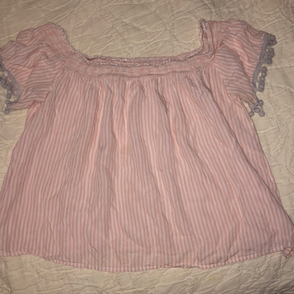 Off the shoulder shirt sleeve shirt
